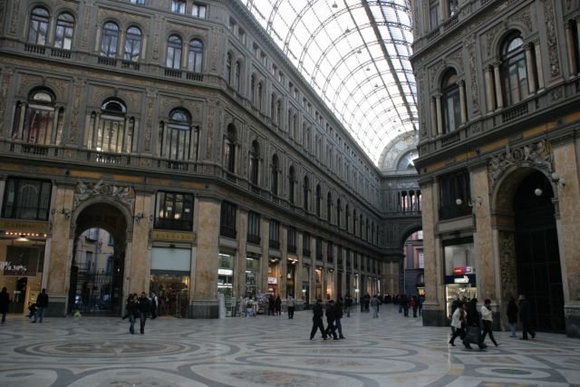Die Nobelpassage Galleria Umberto I wurde von 1887-1890 erbaut und nach dem ersten Italienischen Knig benannt.
