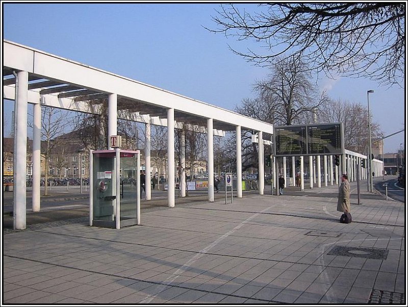 Die Pergola beim Gttinger Busbahnhof. (08.03.2004)