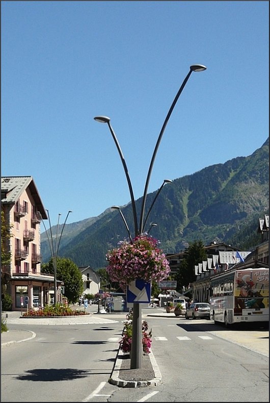 Die Place de la Gare in Chamonix Mont Blanc fotografiert am 03.08.08. (Jeanny)