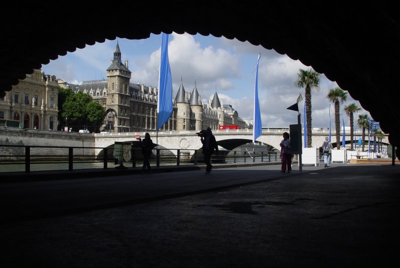 Die  Plage de Paris  ist erffnet und der Expressway ist fr die Ferienzeit den Fugngern vorbehalten. Und somit hat man pltzlich einen ganz anderen Blickwinkel auf die Conciergerie