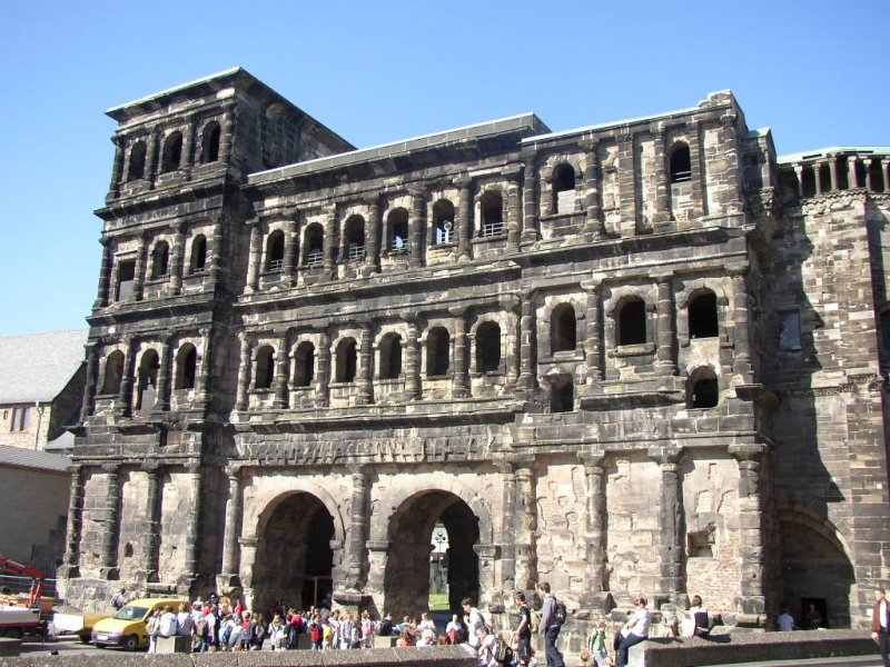 Die Porta Nigra in Trier von der Altstadtseite aus fotografiert.

02.05.07