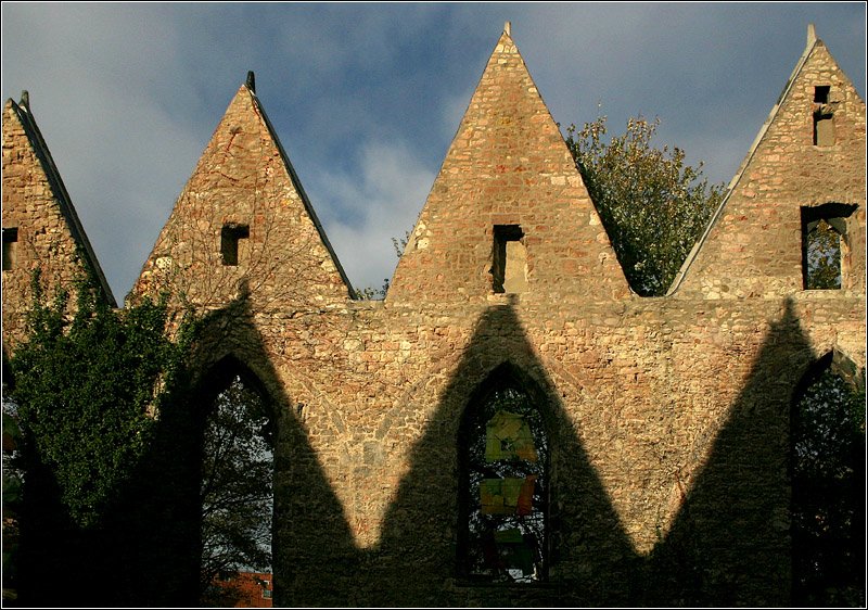 Die Ruine der Aegiedenkirche in der Innenstadt von Hannover. 3.11.2006 (Matthias)