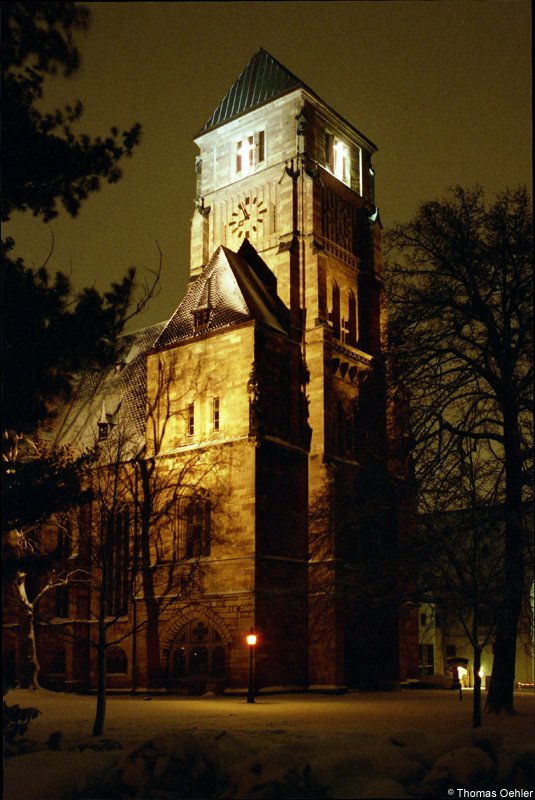 Die Schlosskirche zu Chemnitz in einer winterlichen Nachtaufnahme im Dezember 2005.