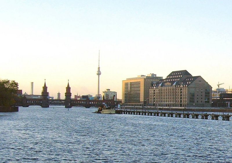 Die Spree in Berlin, Blick ber die Oberbaumbrcke zum Fernsehturm, Aufnahme: 2007