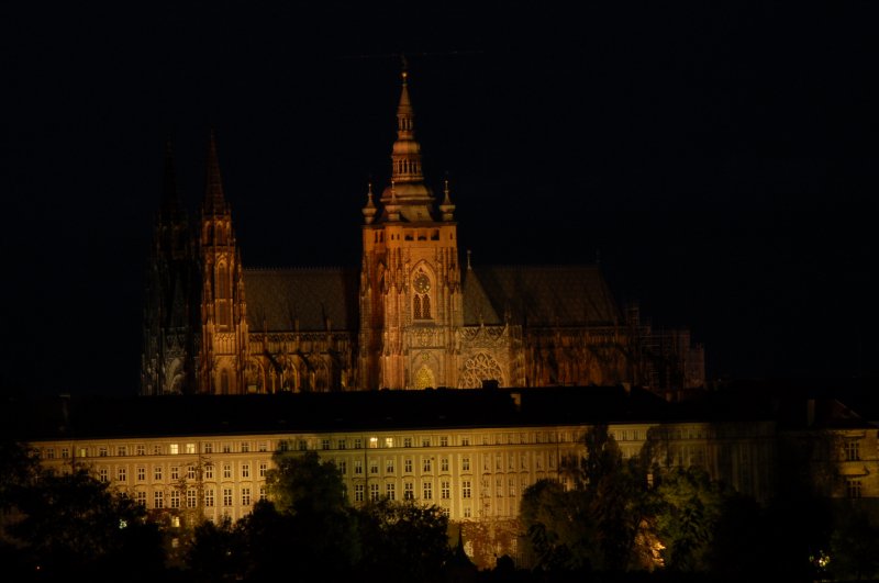 Die St. Vitus Kirche in der Prager Burg (tschechisch: Prask hrad) auf dem Prager Berg Hradschin, am 28.10.2006. 
