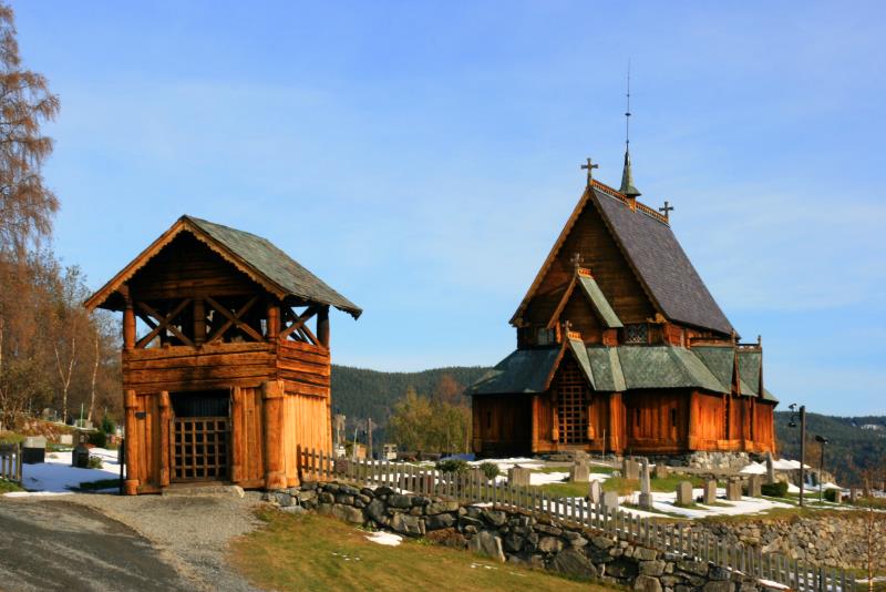 Die Stabkirche von Reinli stammt aus dem Jahr 1237. Reinli, 10.10.2009