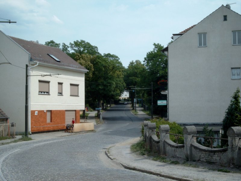 Die Strae zur bekannten Woltersdorfer Schleuse. 2003