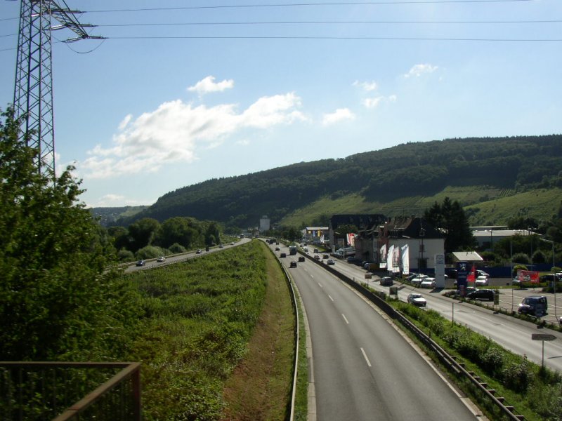 Die Trierer Stadtautobahn A 602 richtung Koblenz, Köln, Kaiserslautern. Rechts vom Bild ist das Industriegebiet Trier-Nord zu erkennen.        30.07.07