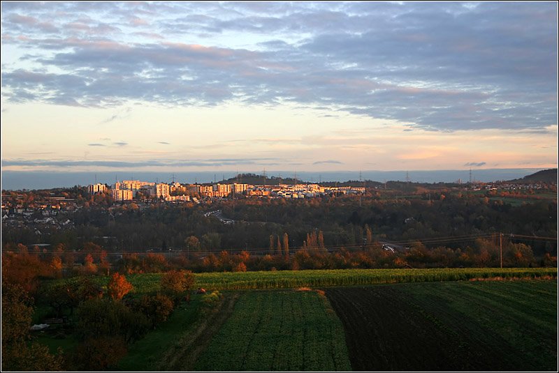 Die Waiblinger Trabantenstadt  Korber Hhe  im Lichte der November-Morgensonne. 15.11.2006 (Matthias)