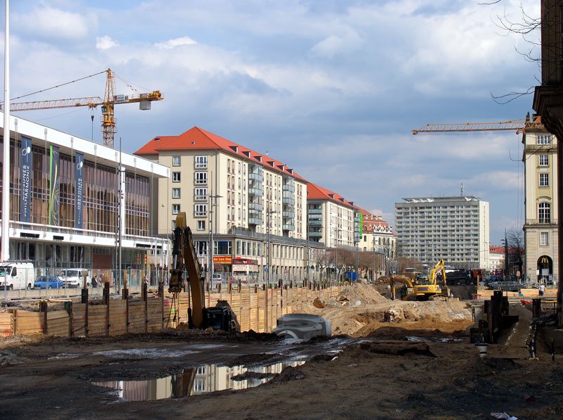Die Wilsdruffer Strae ist z.Zt. nicht wiederzuerkennen, sie ist eine einzige Baustelle wegen Bau einer Tiefgarage unter dem Altmarkt; Dresden, 14.04.2008
