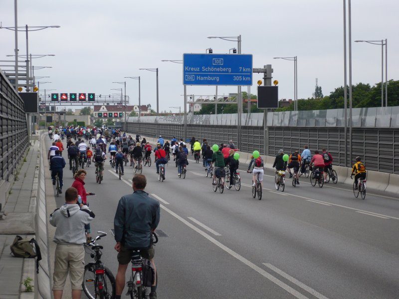 Die zentralen Forderungen in diesem Jahr: Respekt fr Radler, bessere Radverkehrsanlagen, 12% des Verkehrsetats fr Radfahrer (entsprechend dem Verkehrsanteil). 3.6.2007