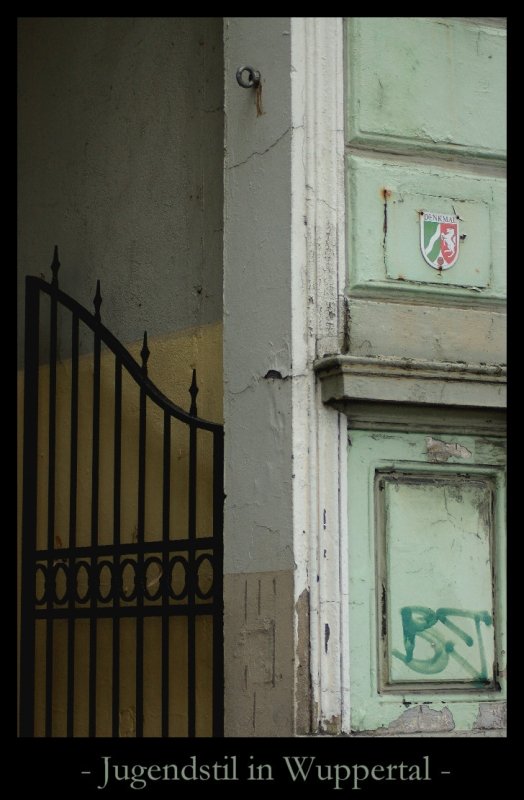 Dies ist ein Bild aus der Serie  Jugendstil und Grnderzeit in Wuppertal  und soll die versteckte und eigenwillige Schnheit des ltesten groen Industriezentrums Deutschlands, das Wuppertal nachweislich ist, hier ein wenig verdeutlichen.
