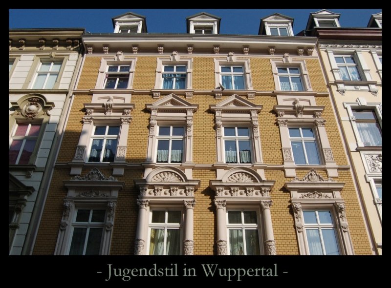 Dies ist ein Bild aus der Serie  Jugendstil und Grnderzeit in Wuppertal  und soll die versteckte und eigenwillige Schnheit des ltesten groen Industriezentrums Deutschlands, das Wuppertal nachweislich ist, hier ein wenig verdeutlichen.
