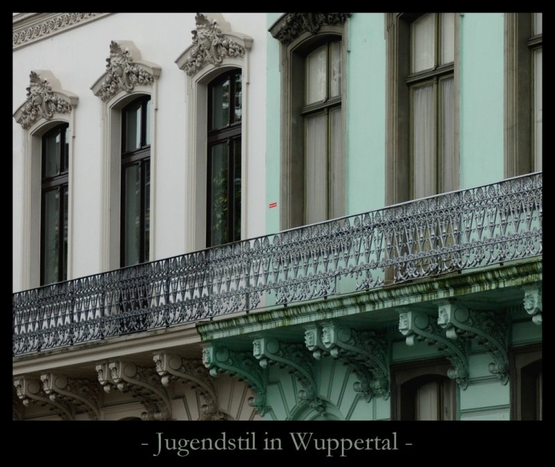 Dies ist ein Bild aus der Serie  Jugendstil und Grnderzeit in Wuppertal  und soll die versteckte und eigenwillige Schnheit des ltesten groen Industriezentrums Deutschlands, das Wuppertal nachweislich ist, hier ein wenig verdeutlichen.
