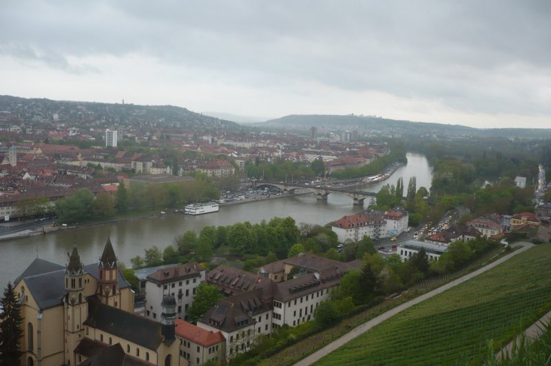 Diese Aufnahme bietet eine Sicht ber Wrzburg und Main.
(18.04.09)