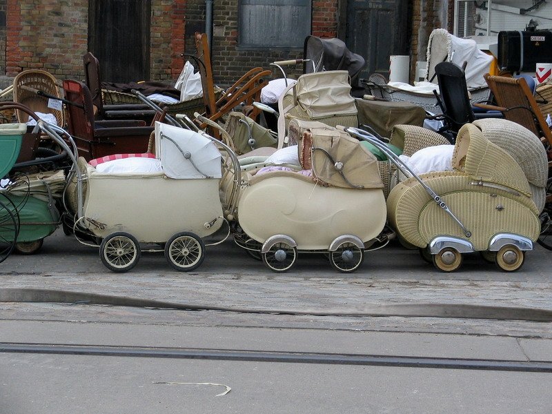 Diese ganzen Kinderwagen gehrten zu dem Film auch noch und wenn man dann daran denkt das, das tatschlich passiert ist dann ist das nicht zu begreifen ein Schiff das nur Flchtlinge und Verwundete hatte wurde von einem Russischen U Boot versenkt.