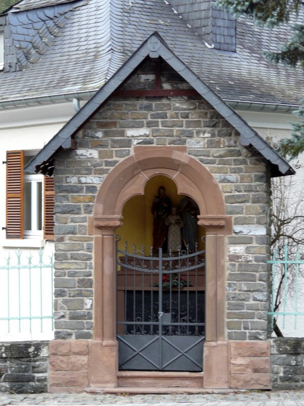 Diese kleine Kapelle habe ich am 27.01.08 in Kautenbach (Luxemburg) fotografiert.