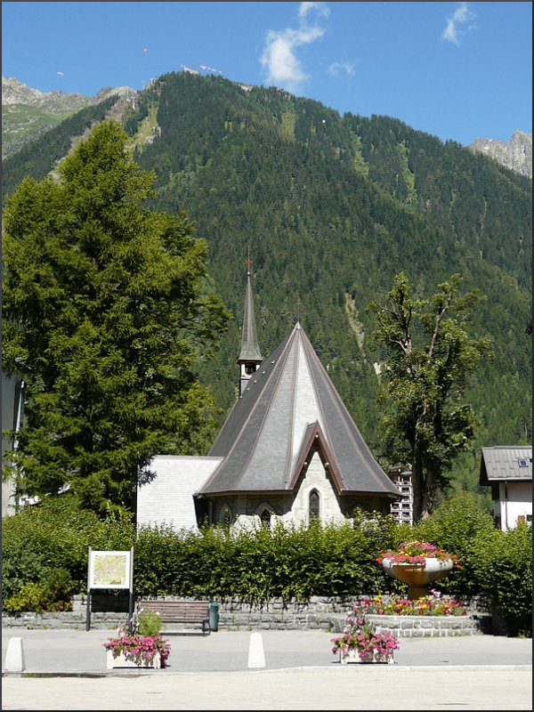 Diese kleine Kirche habe ich in Chamonix Mont Blanc fotografiert am 03.08.08. (Jeanny)