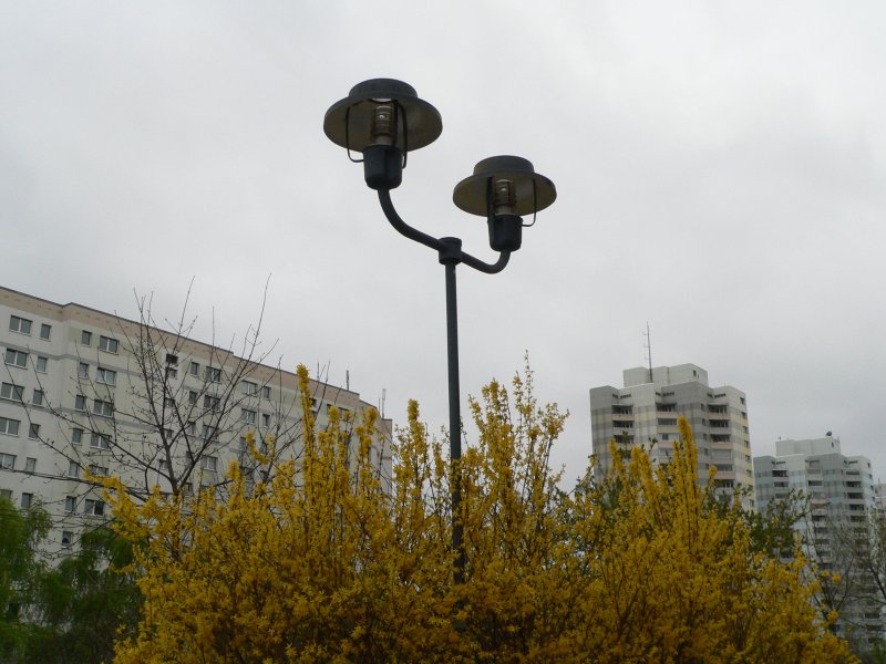 Diese Lampen kann ich leider nicht so ganz zuordnen, ich denke aber, sie sind aus DDR-Zeiten (80er Jahre). 8.4.2007