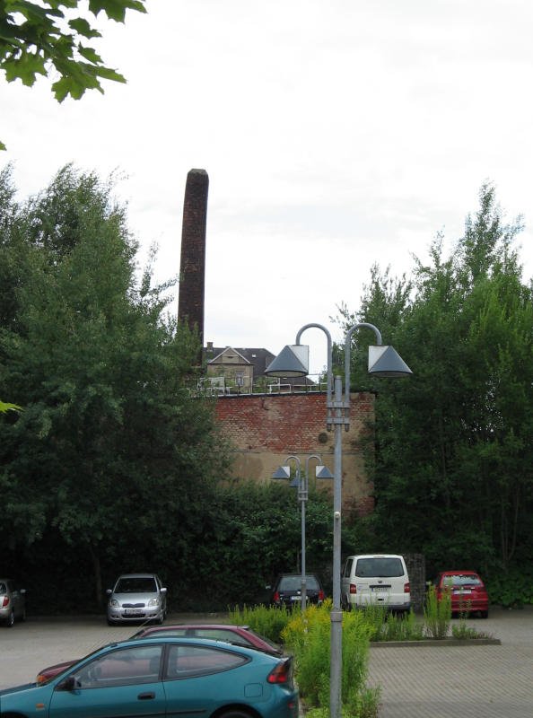 Dieser Schornstein in der Nhe der Ltzowstrae in Chemnitz zeugt von vergangener Industrie, allerdings nicht mehr lange so wie er dasteht, 19.07.07