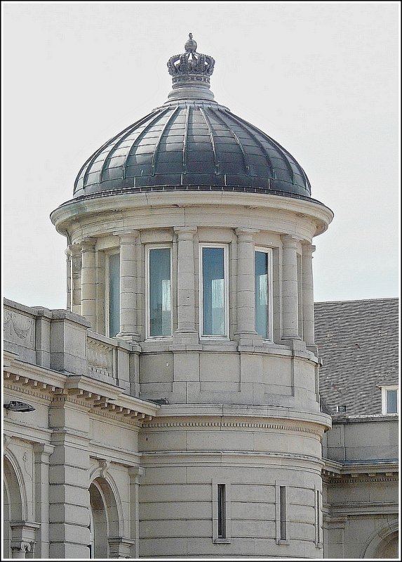 Dieses Gebude in Oostende zeugt vom einstigen Glanz dieser Stadt an der Nordseekste. 12.04.09 (Jeanny)