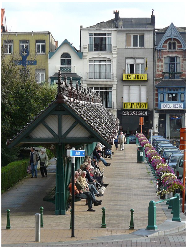 Dieses zierliche Bauwerk aus der Belle poque steht in der Nhe des Yachthafens von Blankenberge und wird liebevoll  De Paravang  genannt. Dieser Name kommt vom franzsischen Wort  paravent , was soviel bedeutet wie Windschutz. 12.09.08 (Jeanny) 