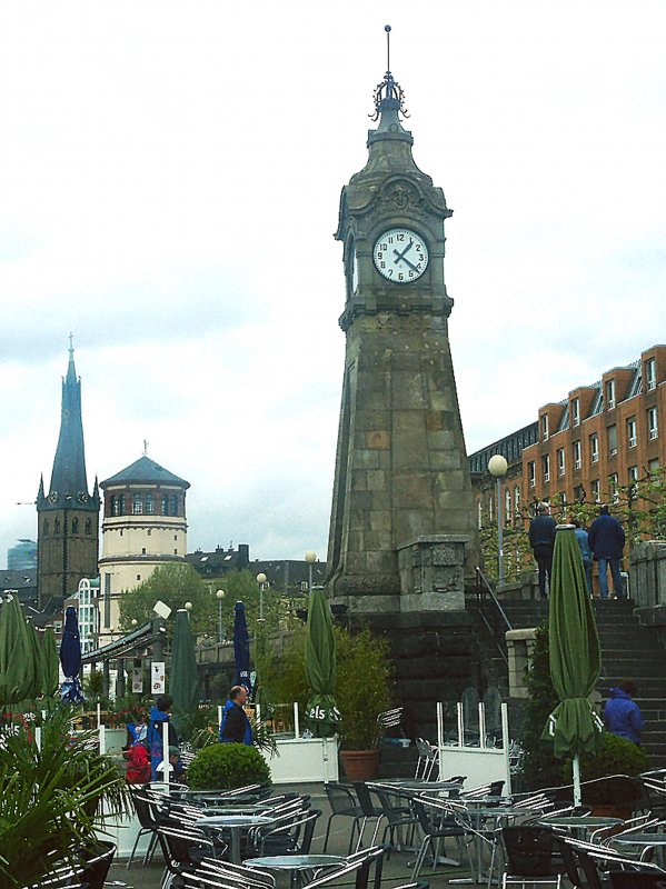 Dsseldorf am Rhein, Uhrenturm an der Rheinpromenade, Aufnahme Frhjahr 2003