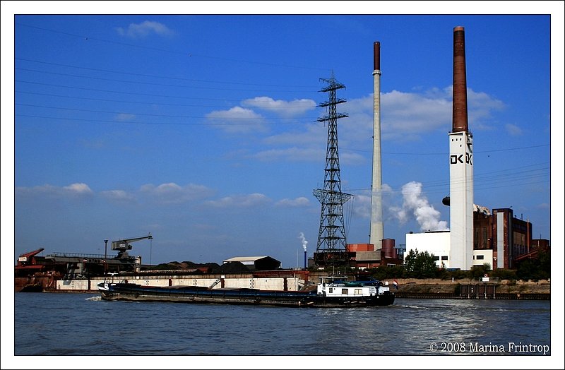 Duisburger Kupferhtte (jetzt DK-Recycling) am Rhein.