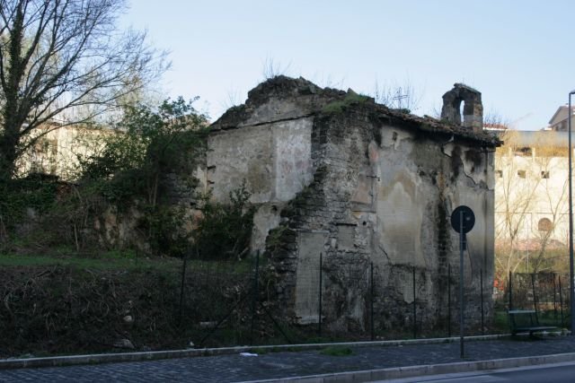 Durch das Erbeben wurden in Avellino auch viele kirchliche Einrichtungen zerstrrt. In einem religs stark geprgtem Gebiet wie Italien ist das ein schwerer Schlag. 