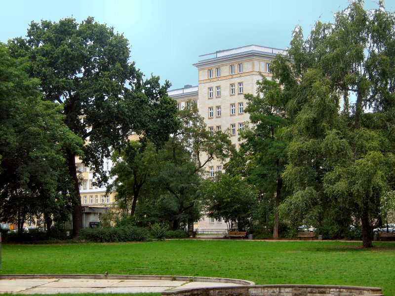 Durchblick zur Karl-Marx-Allee, Berlin am 3. 9. 2008