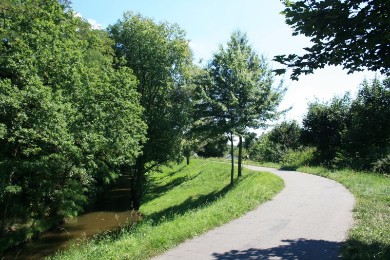 Egelneissedamm, Richtung Neisse, Teil des Oder-Neisse-Radweg