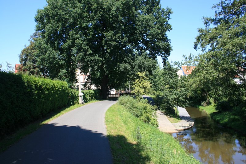 Egelneissedamm, Richtung Stadtzentrum, Teil des Oder-Neisse-Radweg