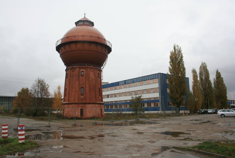 ehemaliger Wasserturm und alter Postbahnhof in der Vetschauer Strae.
