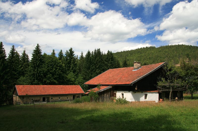 Ehemaliges Bauerngut im Freilichtmuseum Finsterau. Hier ist alles so eingerichtet, wie es auch in den 1950er Jahren noch in Gebrauch war;Aufnahme vom 08.07.07.