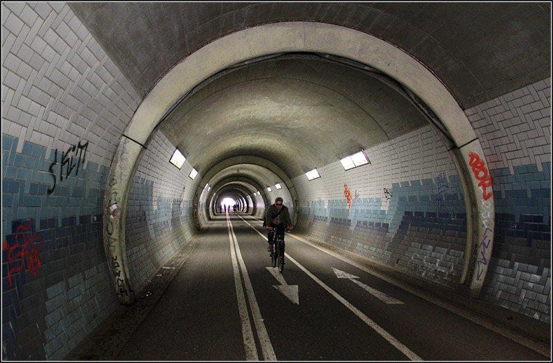Ein 250 Meter langer Tunnel fr Fugnger und Radfahrer fhrt unter dem Tbinger Schloberg hindurch. 02.05.2009 (Matthias)