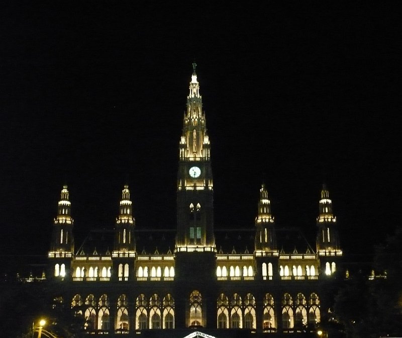 Ein Abend in Wien. Rathaus fotografiert am 18-08-2008.