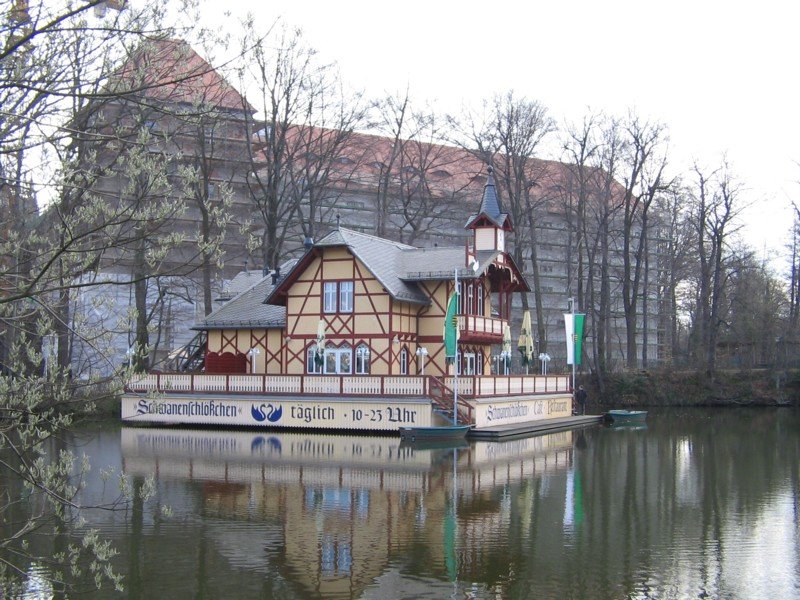 Ein Augen- und Gaumenschmaus ist das Freiberger Schwanenschlsschen im Schatten des Schlosses. Und bezahlbar ist der Schmaus auch noch, 07.04.07