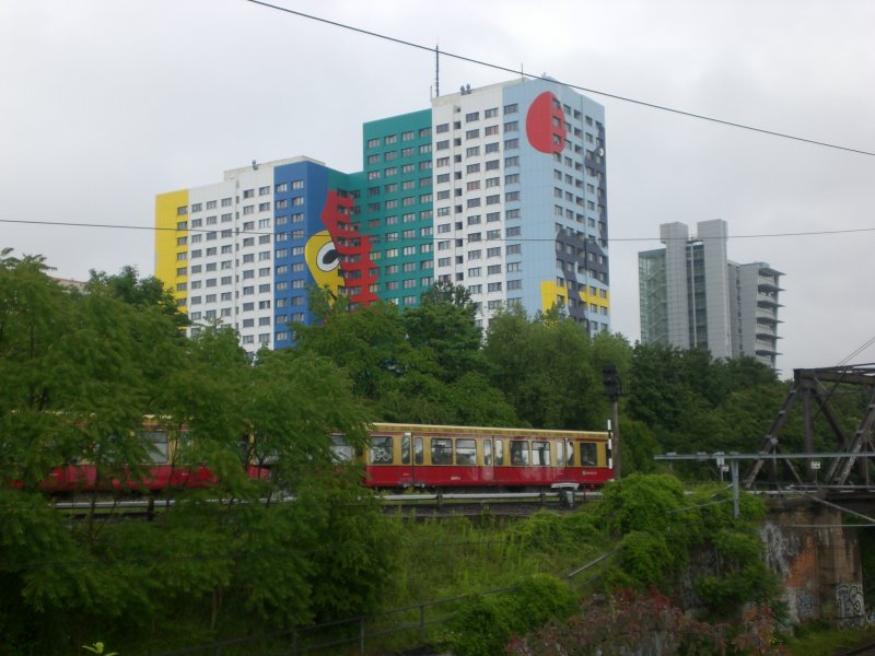 Ein Blick auf die Plattenbausiedlung an der Storkower Strae im Bezirk Lichtenberg.