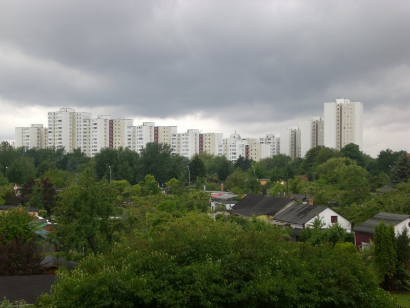 Ein Blick auf die Plattenbausiedlung Sonneallee im Bezirk Neuklln. Dieses Foto habe ich vom S-Bahnhof Plnterwald geschossen.