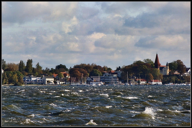 Ein Blick vom Stralsunder Molenfu in Richtung Altefhr.