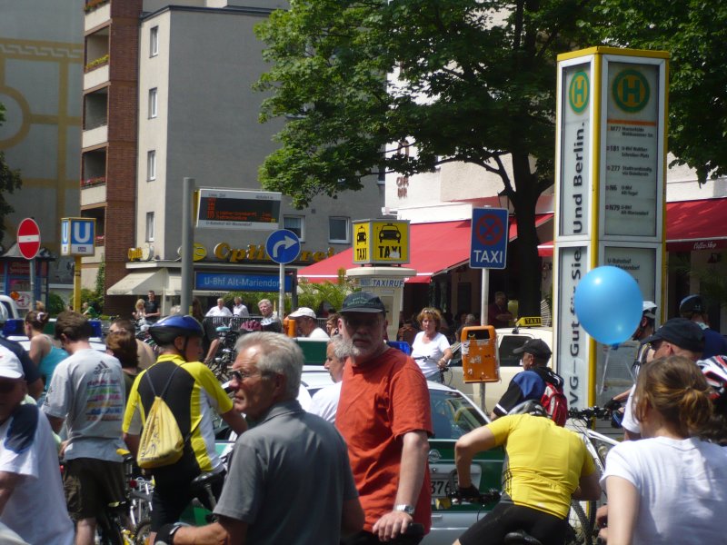 Ein chaotisches Bild. Ein chaotischer Fahrstil wird Radfahrern ja oft nachgesagt. Das trifft auf manche zu, die fehlende bermige Schuldhufigkeit bei statistisch erfassten Unfllen lsst jedoch erkennen, dass auch andere Verkehrsteilnehmer Fehler machen. 1.6.2008