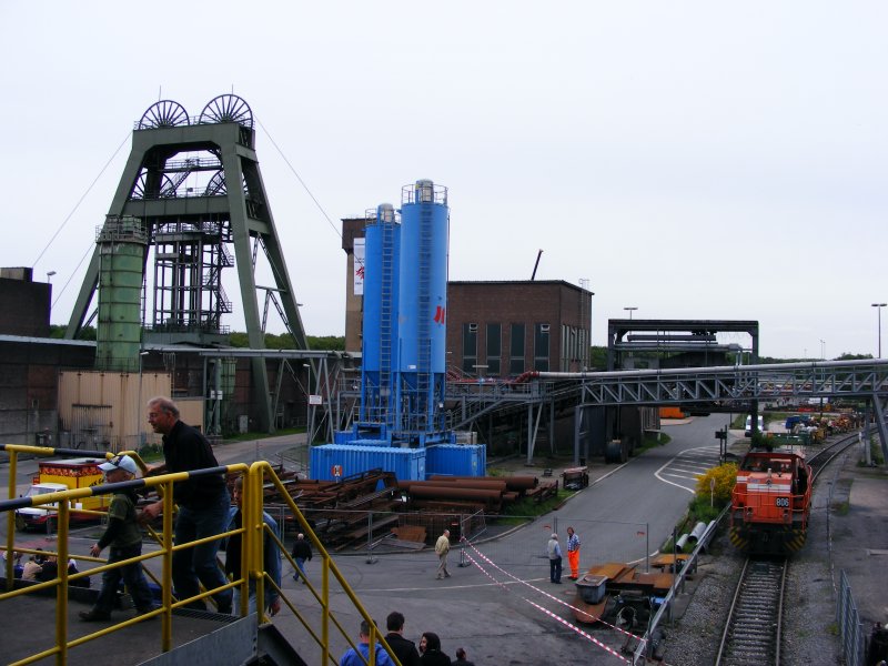 Ein Frdergerst und weitere Anlagen des Bergwerks Auguste Victoria 3/7 in Marl beim Tag der offenen Tr am 9. Mai 2009. 
