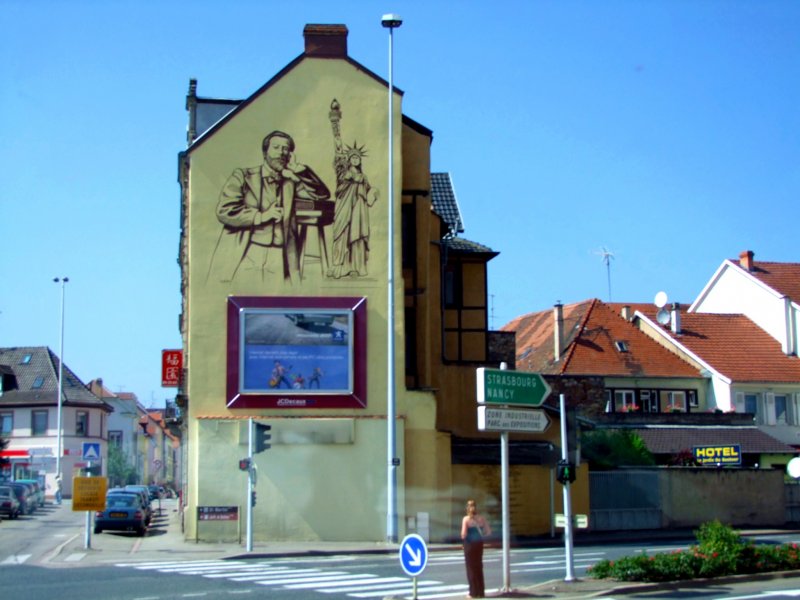 Ein Haus mit einem Gemlde des aus der elsssischen Stadt Colmar stammenden Knstler Frdric-Auguste Bartholdi, welcher  die Auenhaut der Freiheits-Statue entwarf; 080830