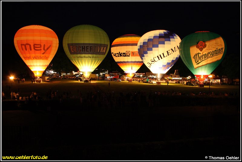 Ein Hhepunkt im jhrlichen Festkalender der Stadt Chemnitz ist das auf der Kchwaldwiese stattfindende Ballonfest. Im Gegensatz zum windigen Vorjahr herrschte am Abend des 07.06.08 schnes ruhiges Wetter, so dass das Ballonglhen zur Freude zahlreicher Besucher diesmal stattfinden konnte.