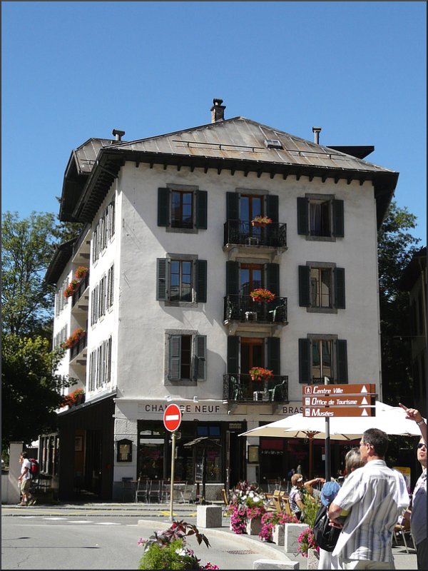Ein Hotel am Bahnhof von Chamonix Mont Blanc aufgenommen am 03.08.08 (Jeanny)