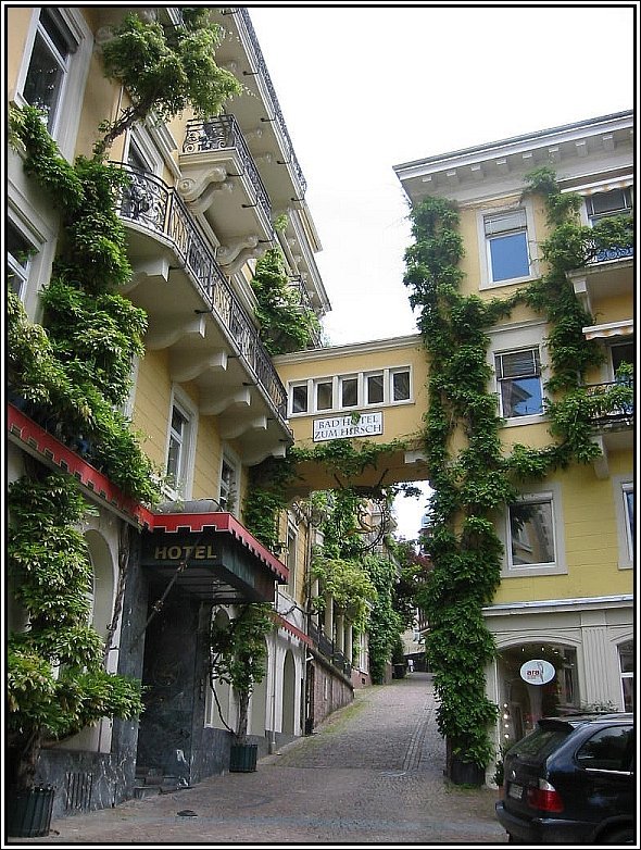 Ein Hotel in der Innenstadt von Baden-Baden. (23.05.2006)
