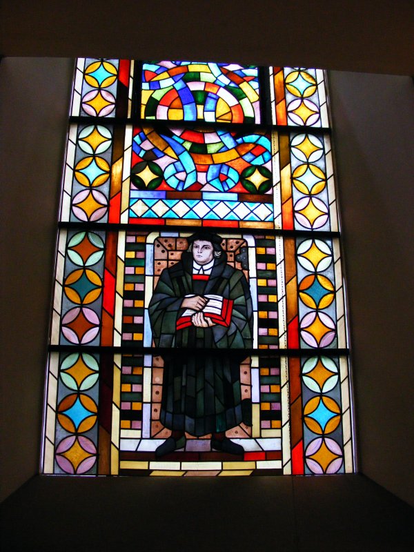 Ein Kirchenfenster in der Altstadtt von Hattingen am 15. April 2009.