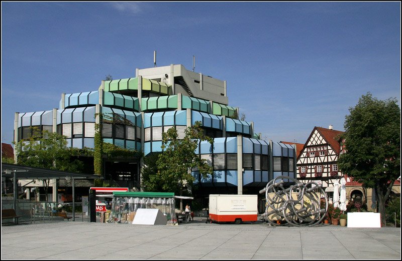 Ein modernes Bauwerk der 70er Jahre des letzten Jahrhunderts inmitten der Fachwerkaltstadt von Waiblingen. Architekt: Wilfried Beck-Erlang, der auch das Stuttgarter Planetarium gebaut hat. 03.09.2008 (Matthias)