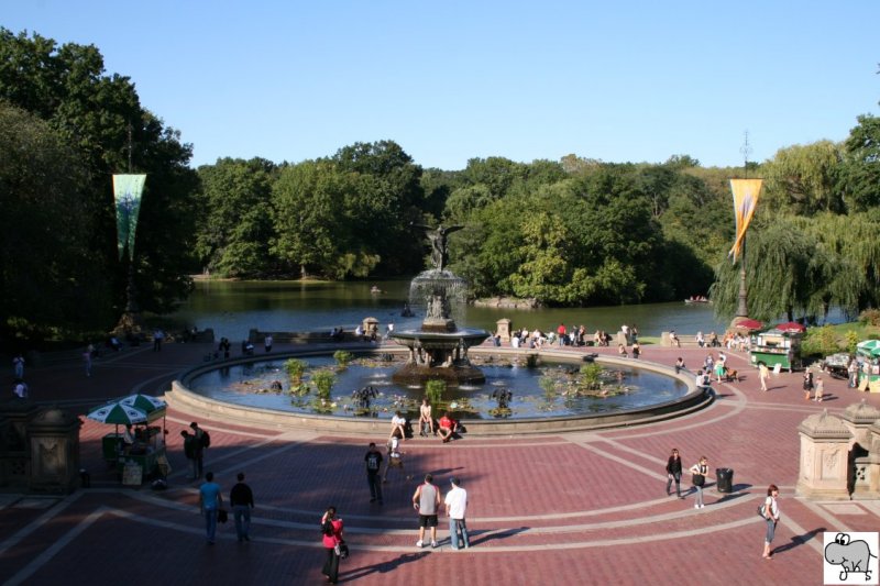 Ein Platz mit Brunnen im Central Park. Aufgenommen am 18. September 2008.
