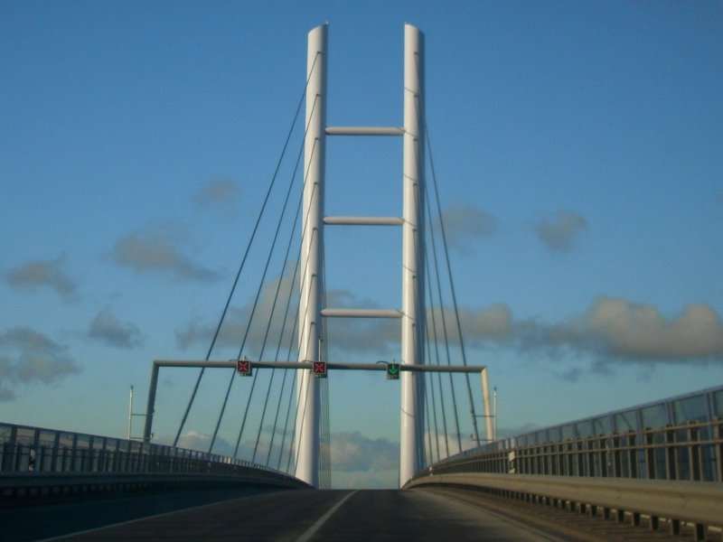 Ein seltenes Bild die neue Rgenbrcke Autoleer in beiden Richtungen.Meine Aufnahme Endstand in Richtung Stralsund.